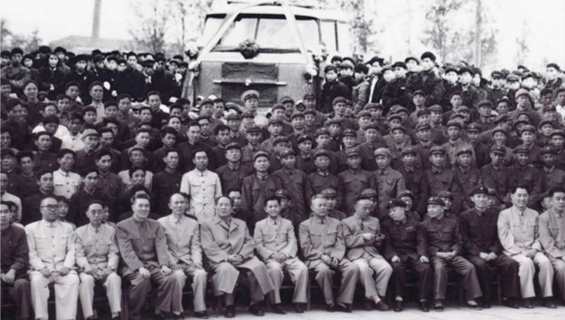 Mao Zedong at the Pearl Spring Hotel in Jinan posing with the Huanghe branded 8T truck